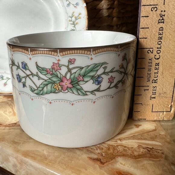 Floral Tea Cup & Saucer Wellesley - Picture 4 of 5